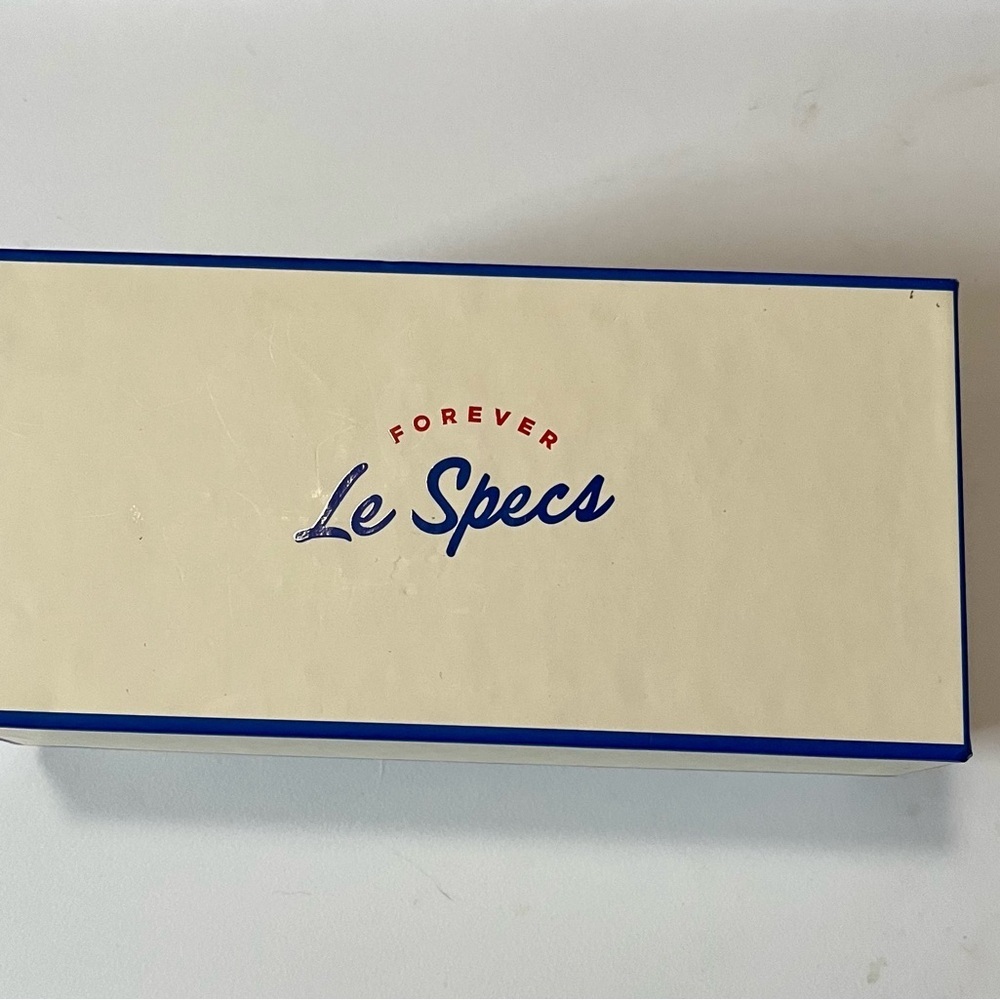 Le Specs Unreal Quilted Sunglasses NIB - Picture 3 of 3